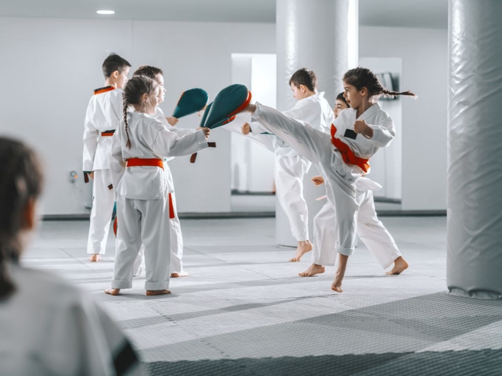 Con gái nên học võ Vovinam hay Taekwondo